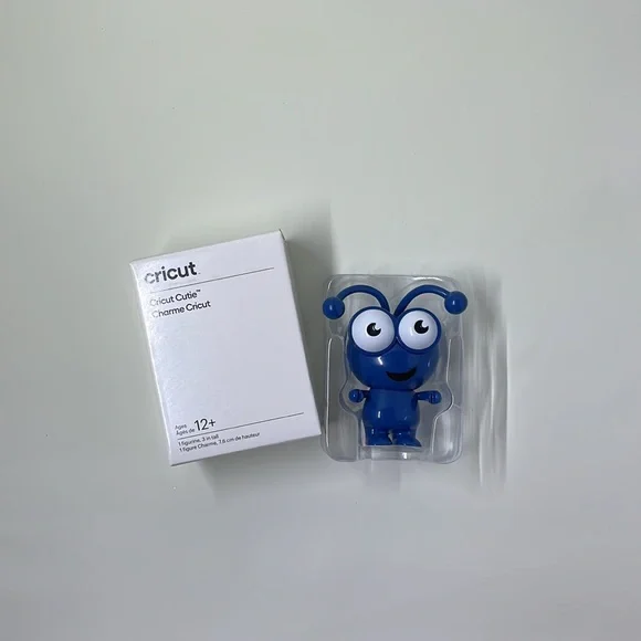 Cricut Cutie True Navy - brand new in box - Picture 3 of 3